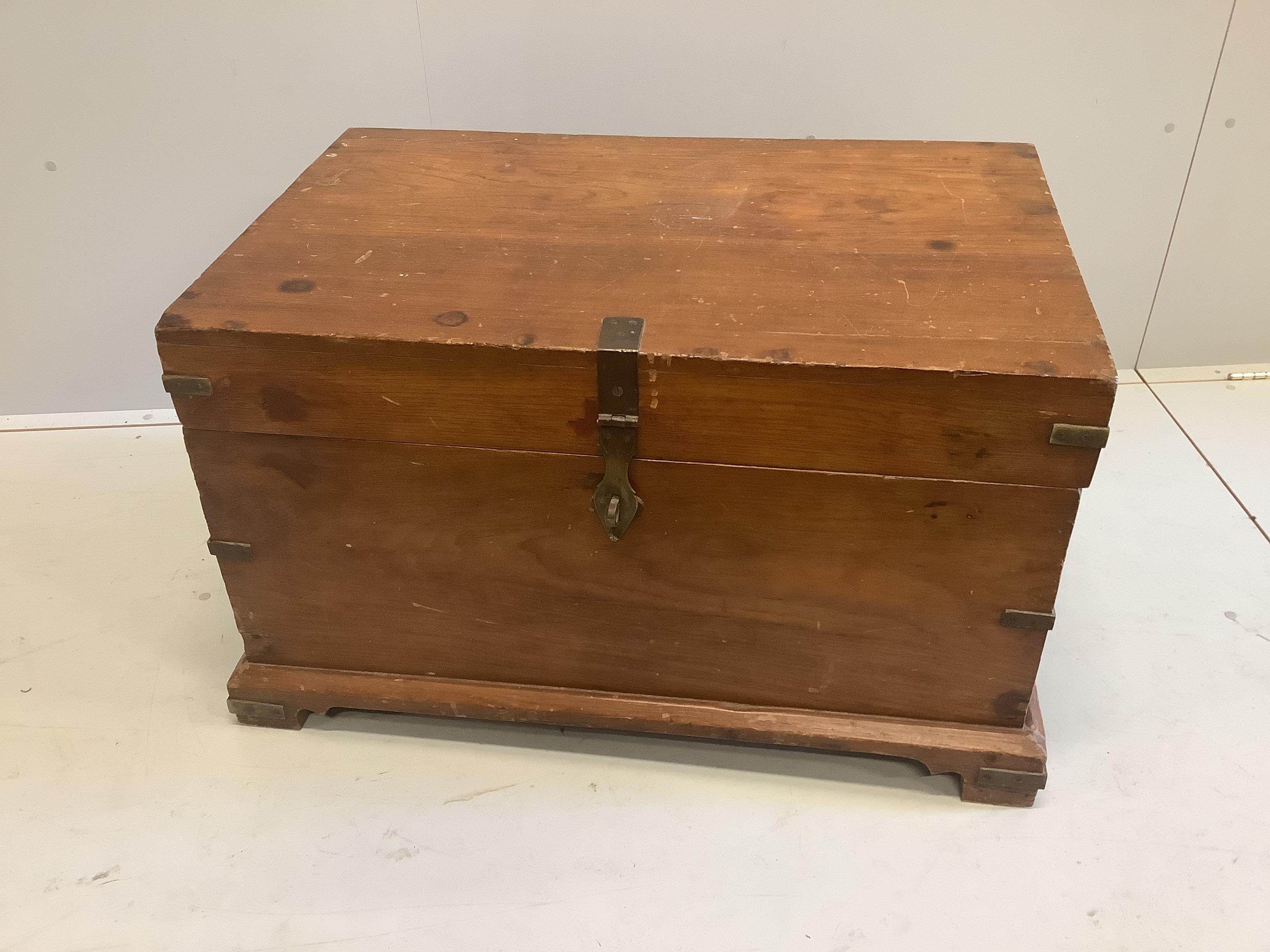 A hardwood elm trunk, width 92cm, depth 58cm, height 56cm